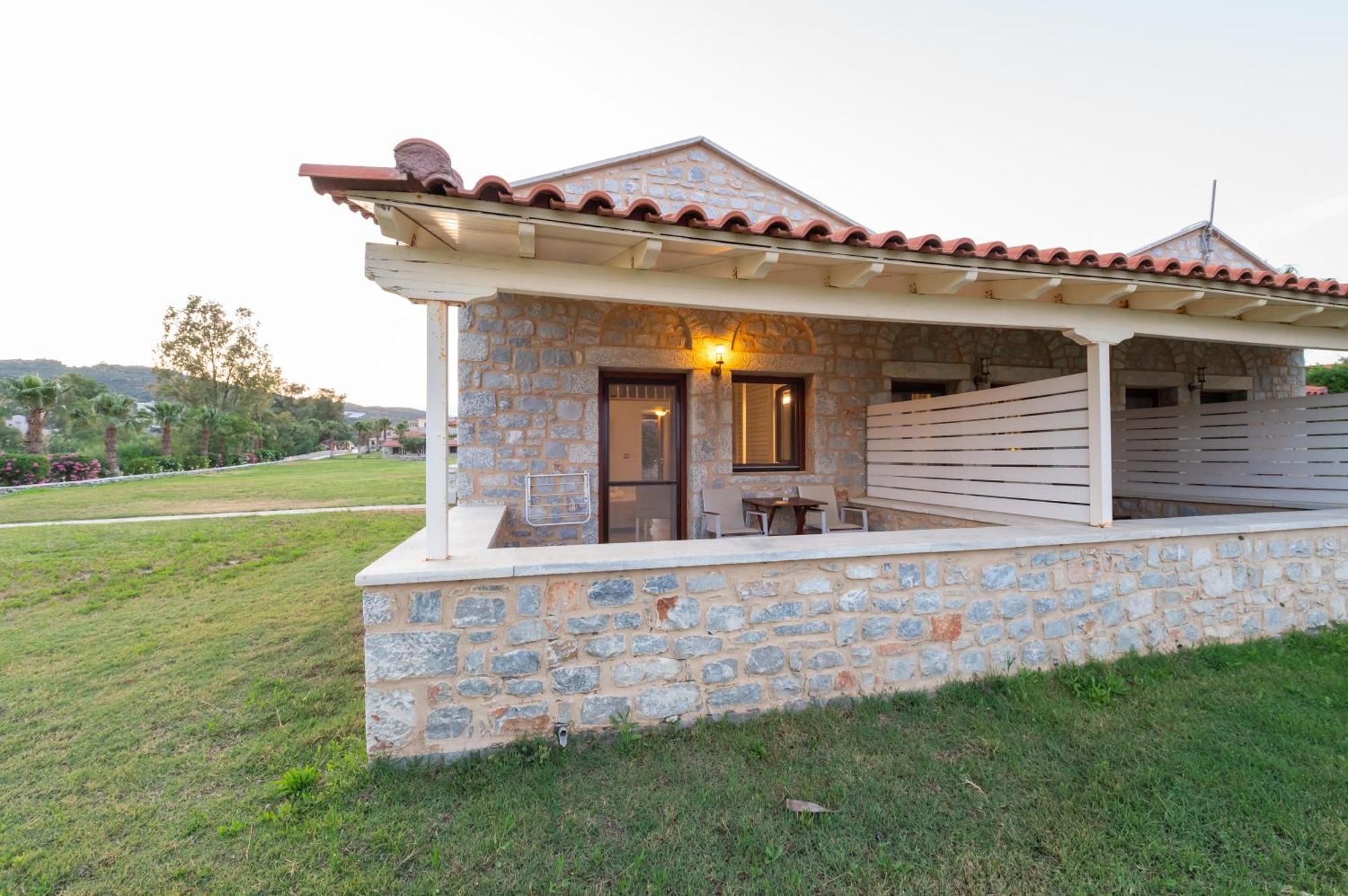 Aktaion Resort Gythio Exterior photo
