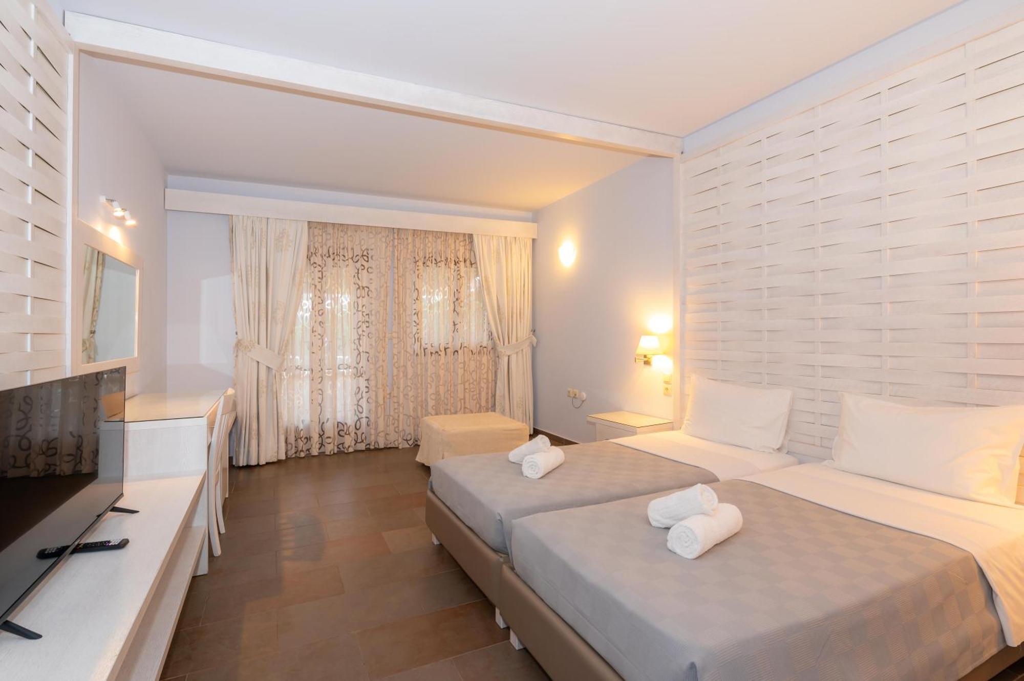 Aktaion Resort Gythio Exterior photo