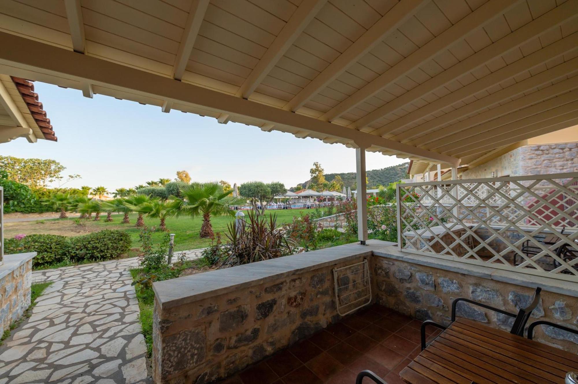Aktaion Resort Gythio Exterior photo